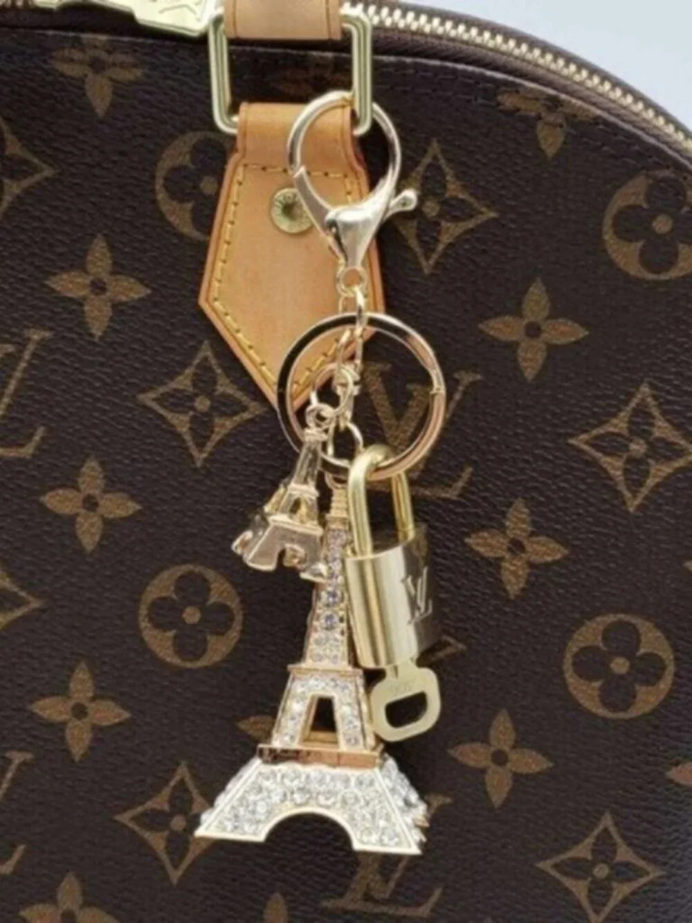 LV Authentic Gold Padlock 🔒 Key Set w/ Unbranded Eiffel Tower Keychain Charm